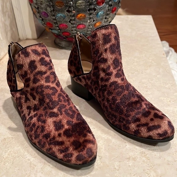 New Directions Fredricka animal print booties size 6.5 - Picture 1 of 8